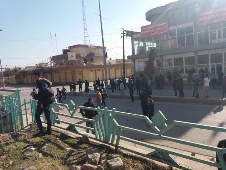 Xwepêşandan bi navê mûçe dest pê kir, bi êrîşkirina li ser baregehên PDKê bidawî dibe 